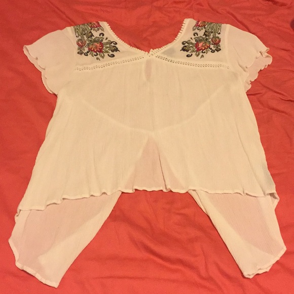 IN San Francisco Tops - White top with embroidered detail on the shoulders